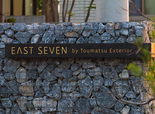 Best Materials for Outdoor Storefront Signs (Durability, Maintenance & Style)