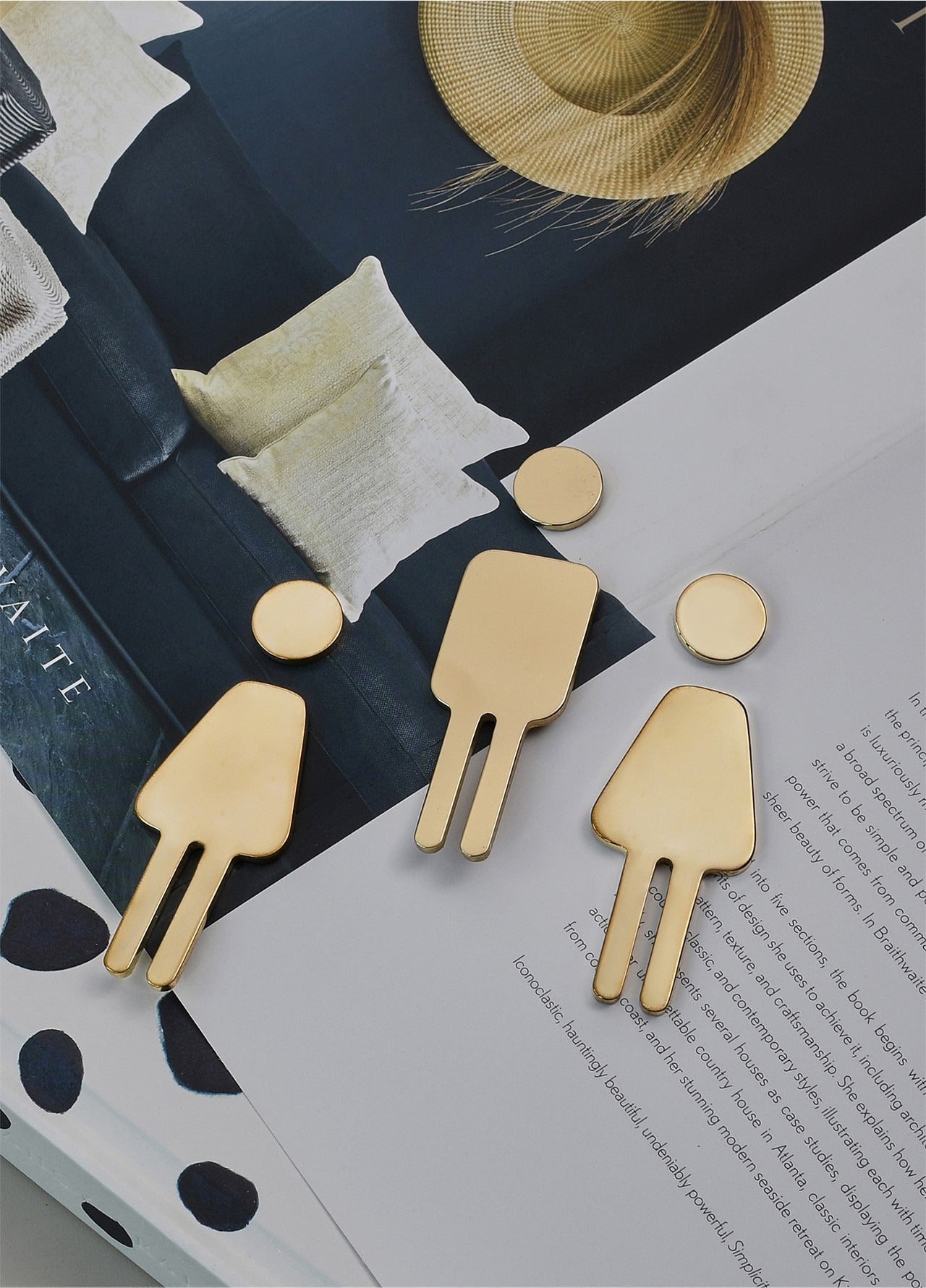 Sculpted Toilet Icon｜Brass - Sleek Design