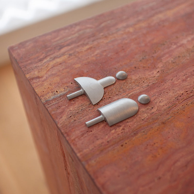 Sculpted Toilet Icon｜Brass - Sleek Design
