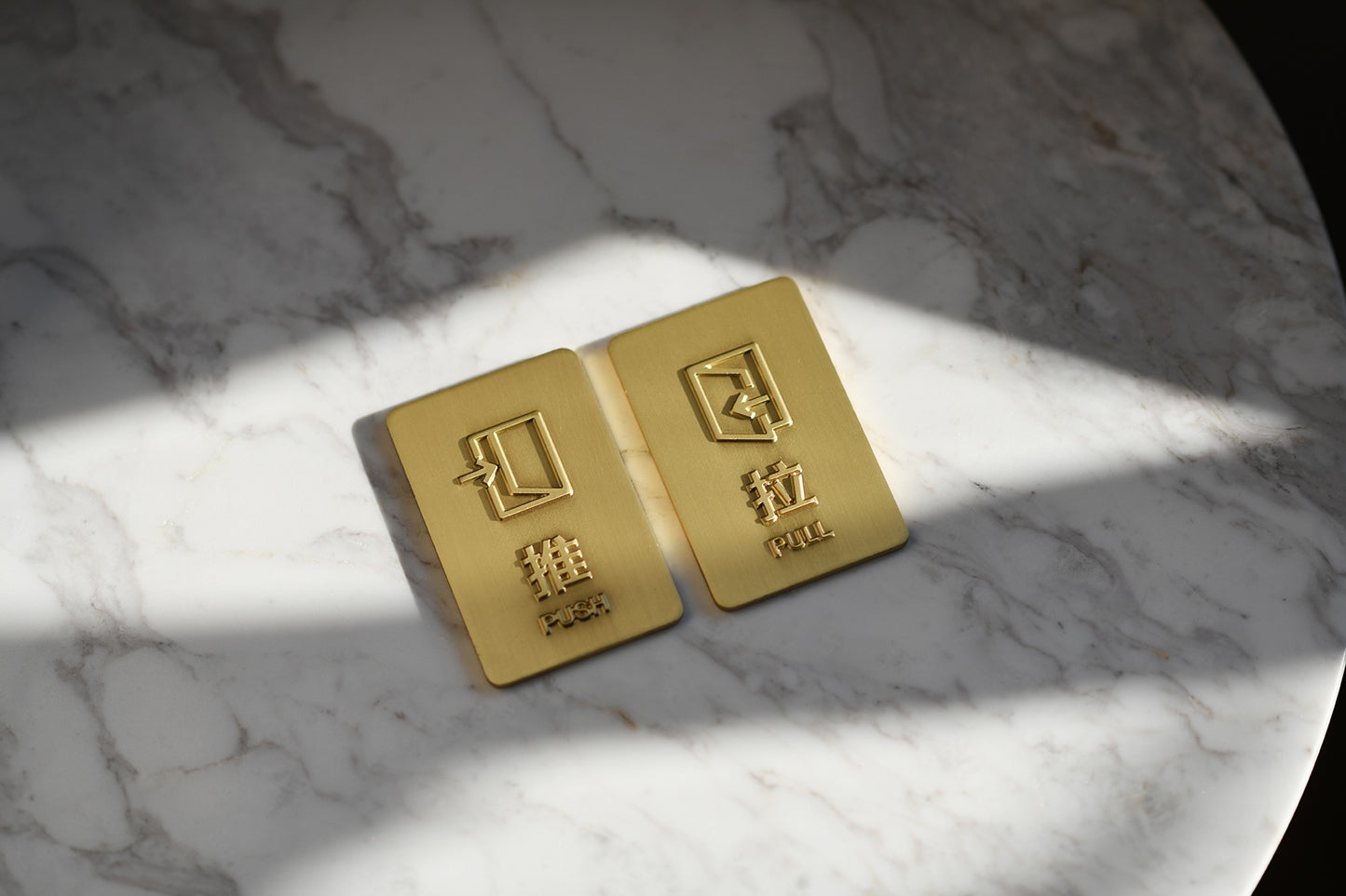 Sculpted Toilet Icon｜Brass - Sleek Design